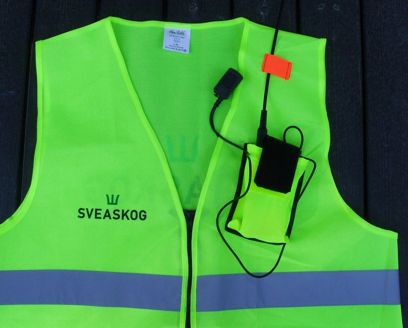 Sveaskog — västar med radio- och antennhållare.